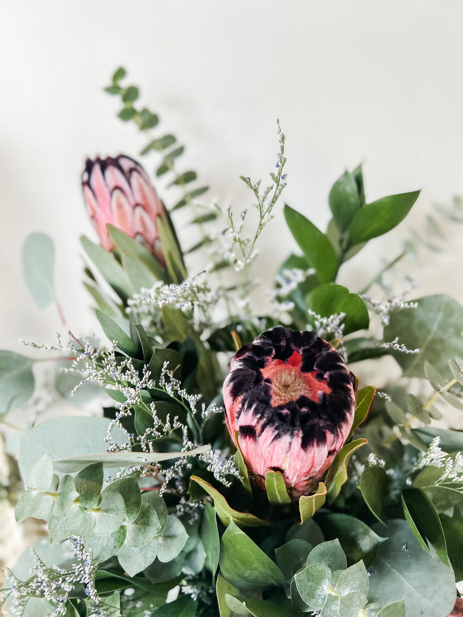 FLOWER DELIVERY & PICKUP Petals by Peyton