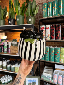 BLACK CAT PLANTER WITH DRAINAGE